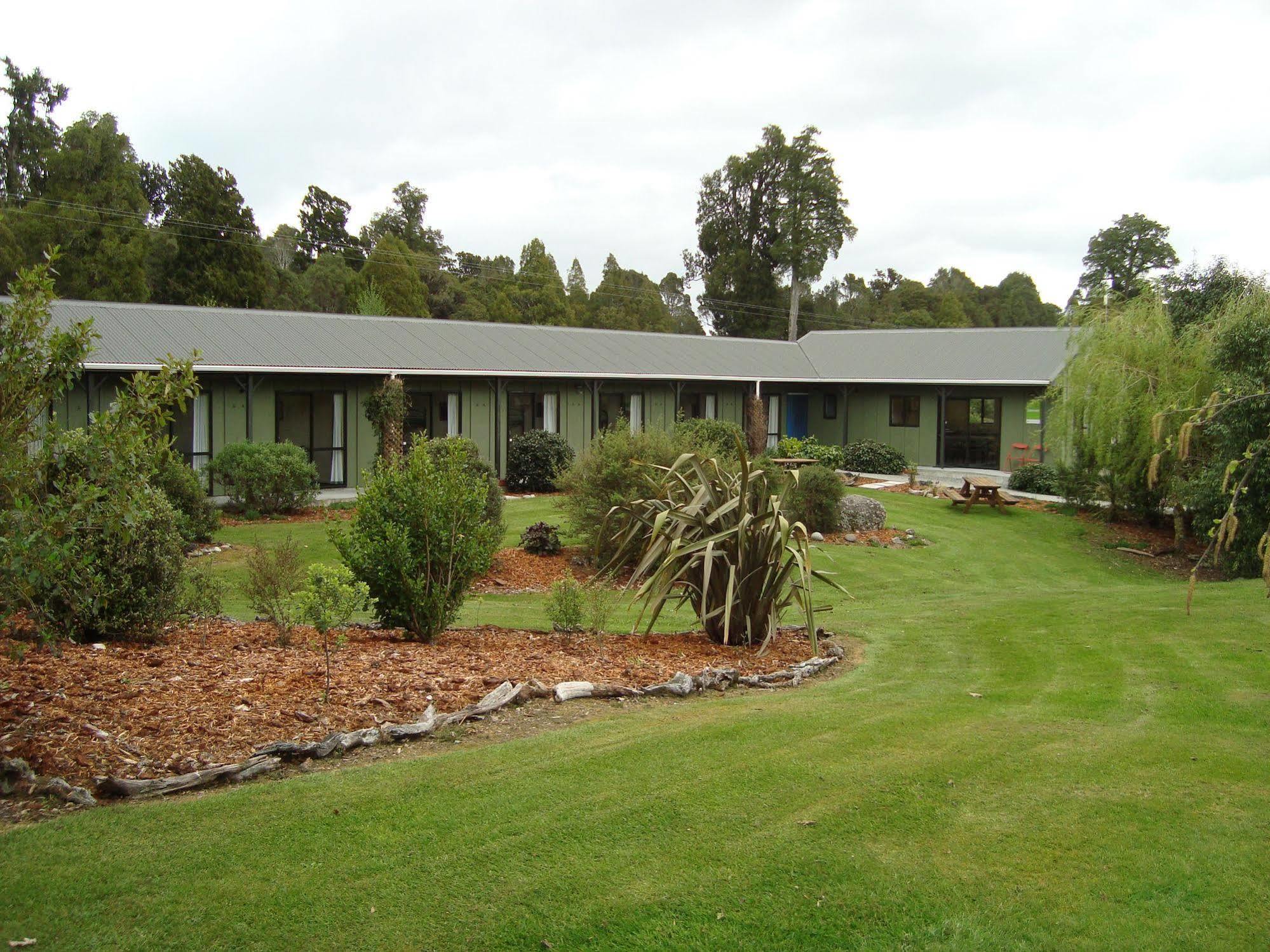 Lake Brunner Country Motel & Holiday Park Moana ภายนอก รูปภาพ
